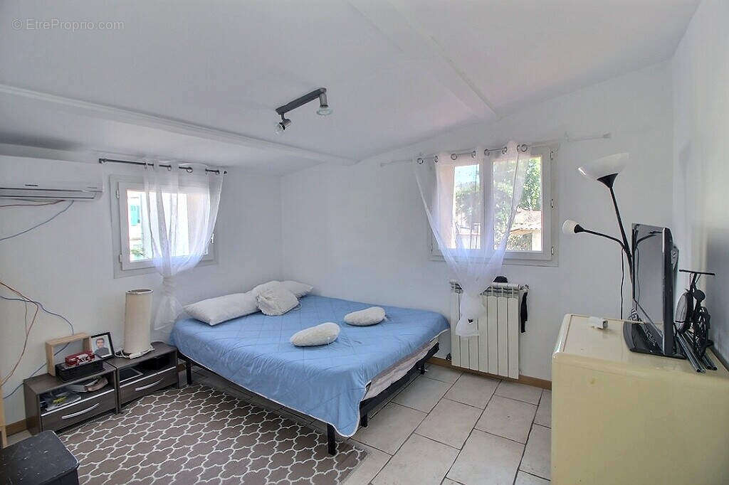 Marseille 10 - secteur larrat / romain rolland -  maison principale - 2 maisons de plain-pied independantes - piscine - jardin - - photo 16