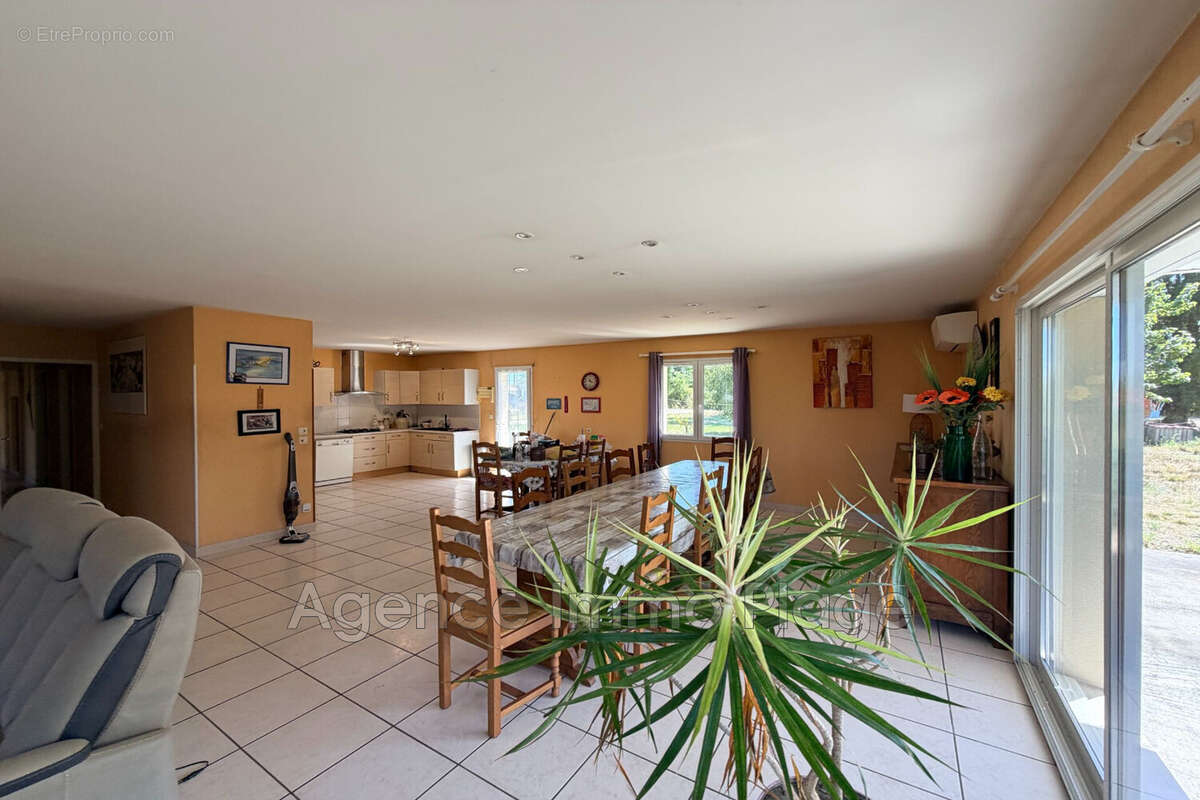Maison 137 m² à Civrac-En-Medoc  - photo 8