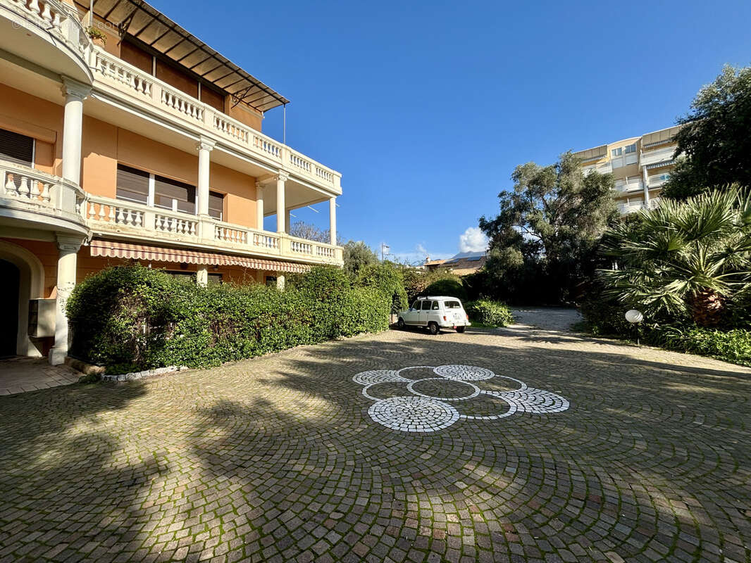 Appartement d’Exception au Cœur d'une Villa en Bord de Mer - photo 3