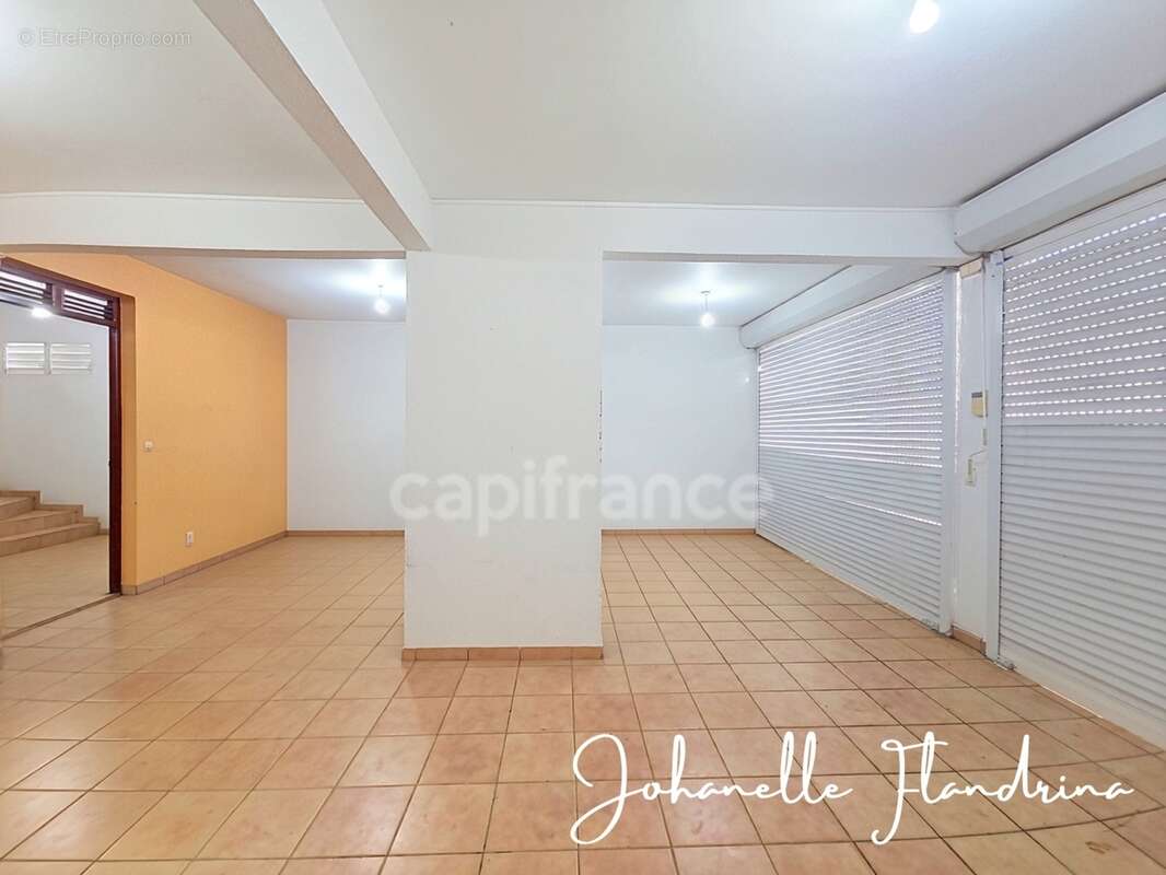 Les Abymes - Immeuble à fort potentiel, 230 m² - projet professionnel, bureaux ou activité libérale - photo 26