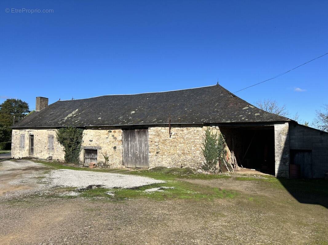 Maison à SAINT-GERMAIN-LES-VERGNES
