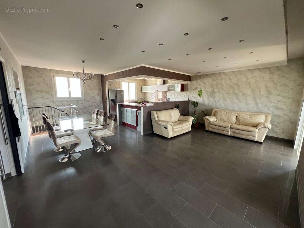 Maison 138 m² à Marignane  - photo 9