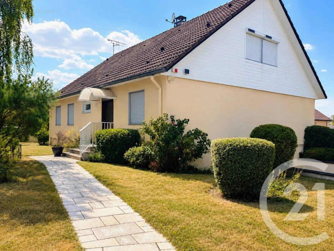 Maison 174 m² à Sarry  - photo 1