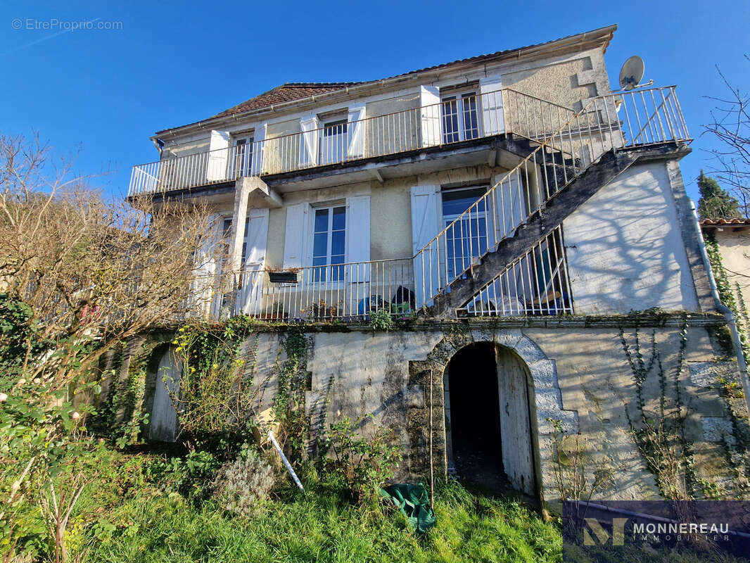 Maison à COURGEAC