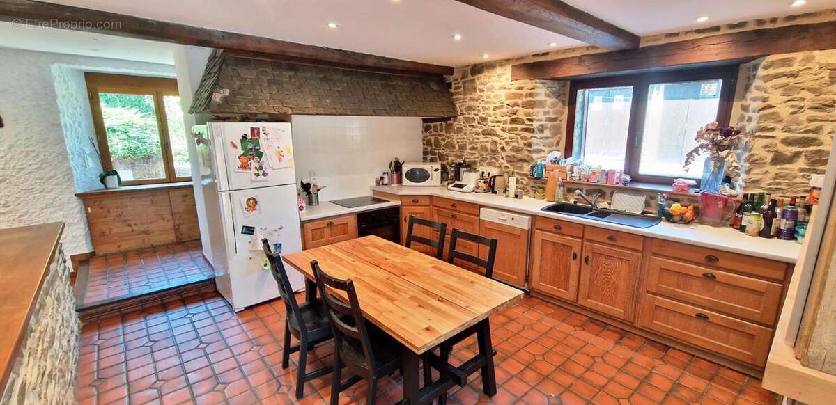  Coup de cœur à la campagne – Belle maison familiale 6 pièces de 140 m² avec véranda chauffée, dépendances, garages et jardin - photo 8