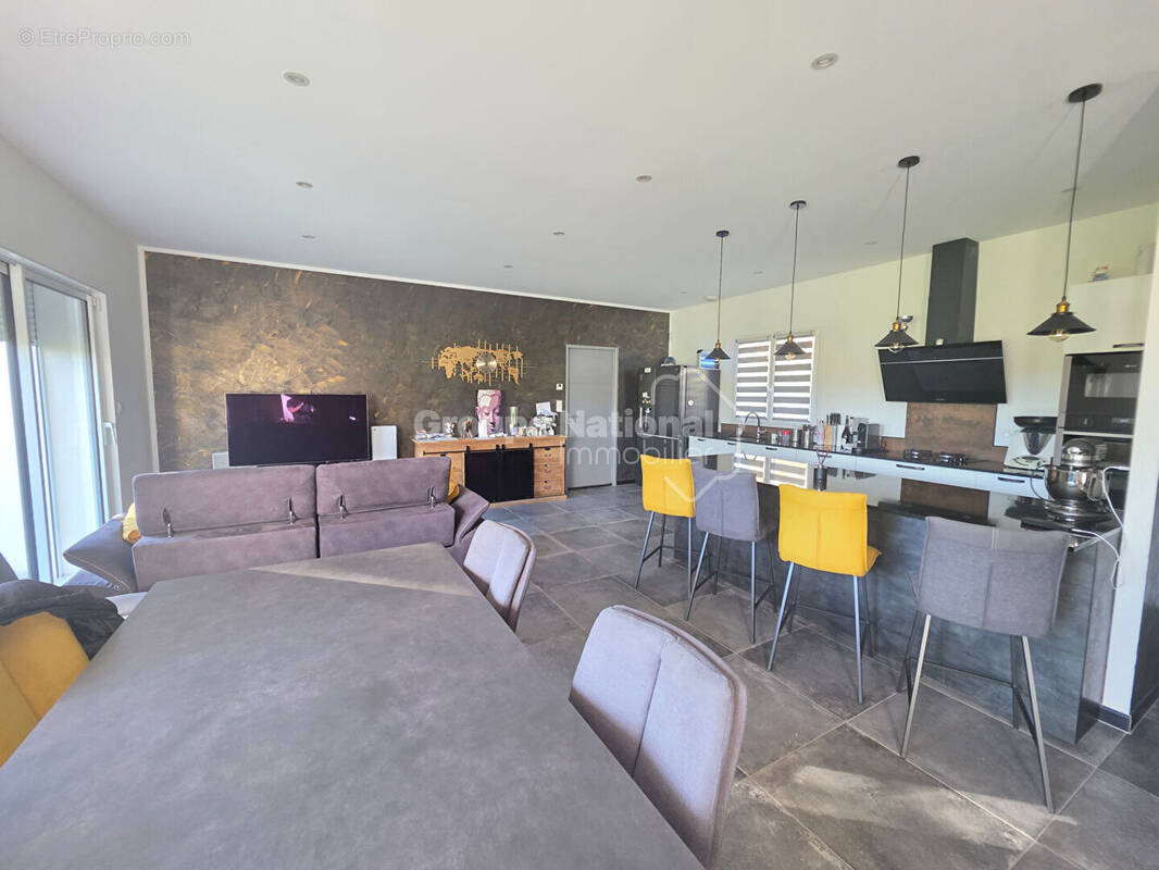 Maison à GREOUX-LES-BAINS