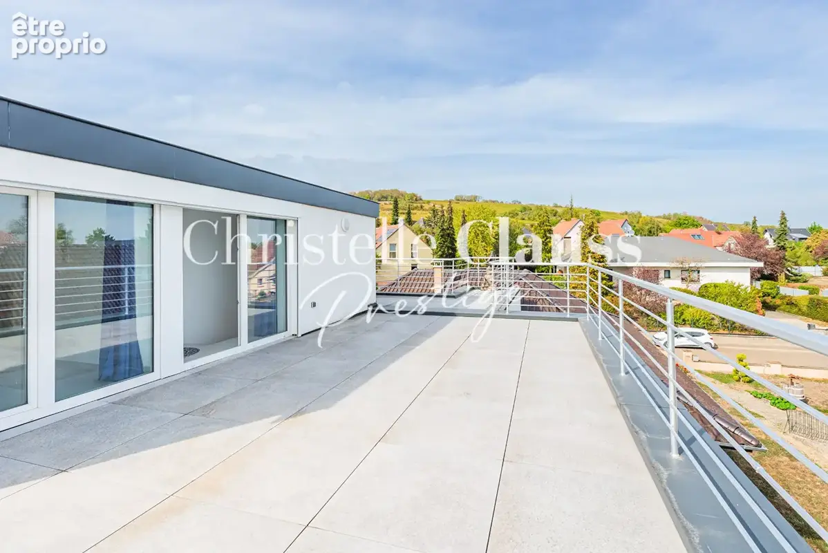 Maison de 374m2 + 215m2 d'annexes, avec piscine et 4 terrasses - photo 12
