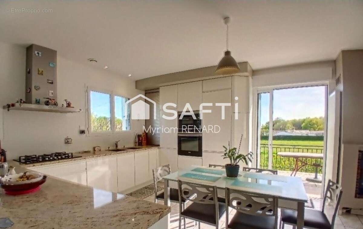 Maison 218 m² à Fontcouverte  - photo 5