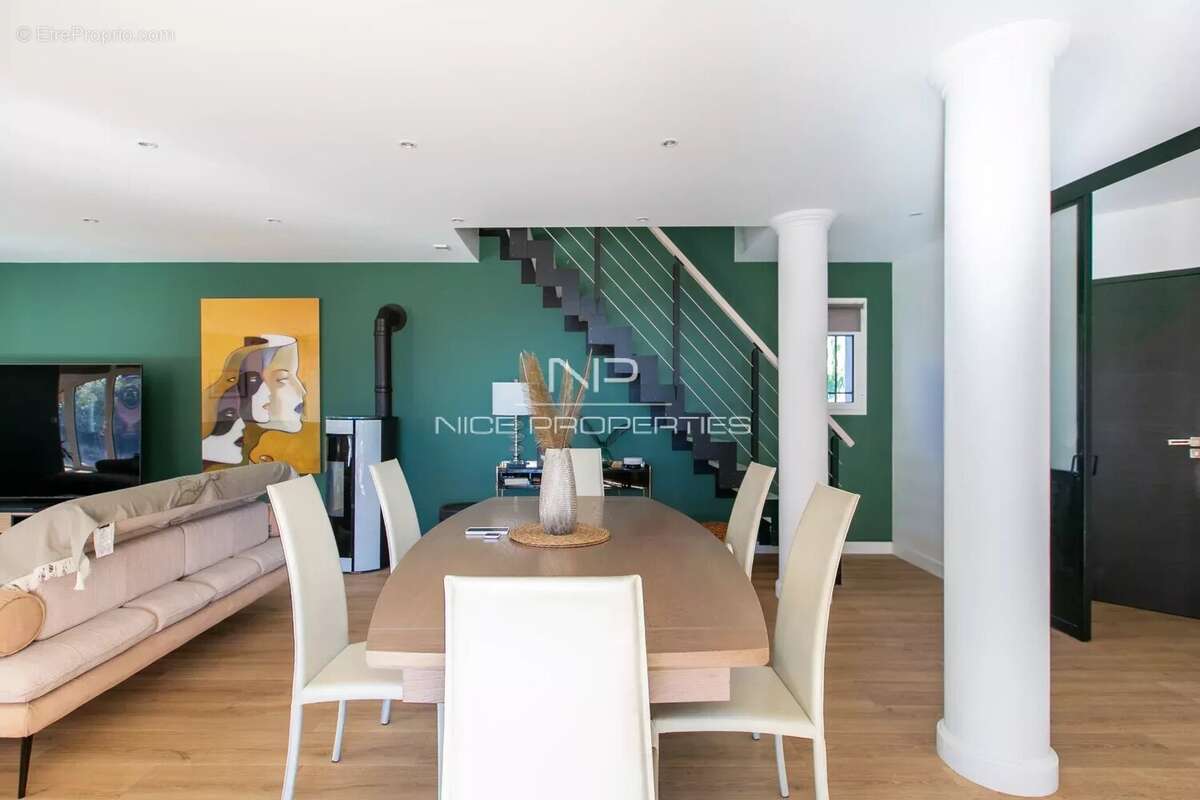 Maison à SAINT-LAURENT-DU-VAR