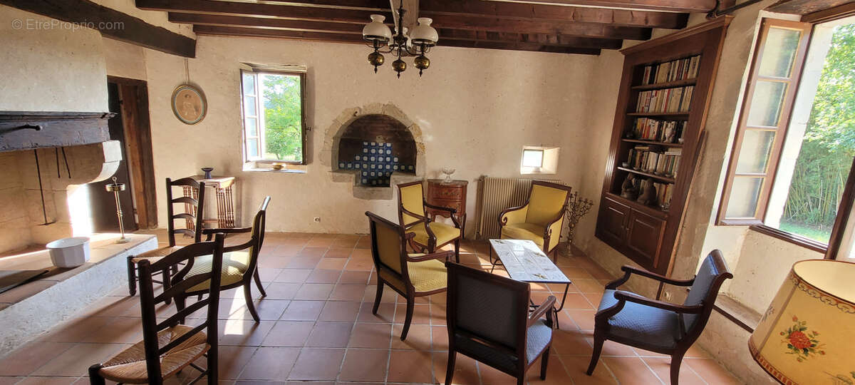 Secteur Samadet, maison de maître 6 chambres, avec sa dépendance sur plus de 2 hectares avec un puits - photo 4