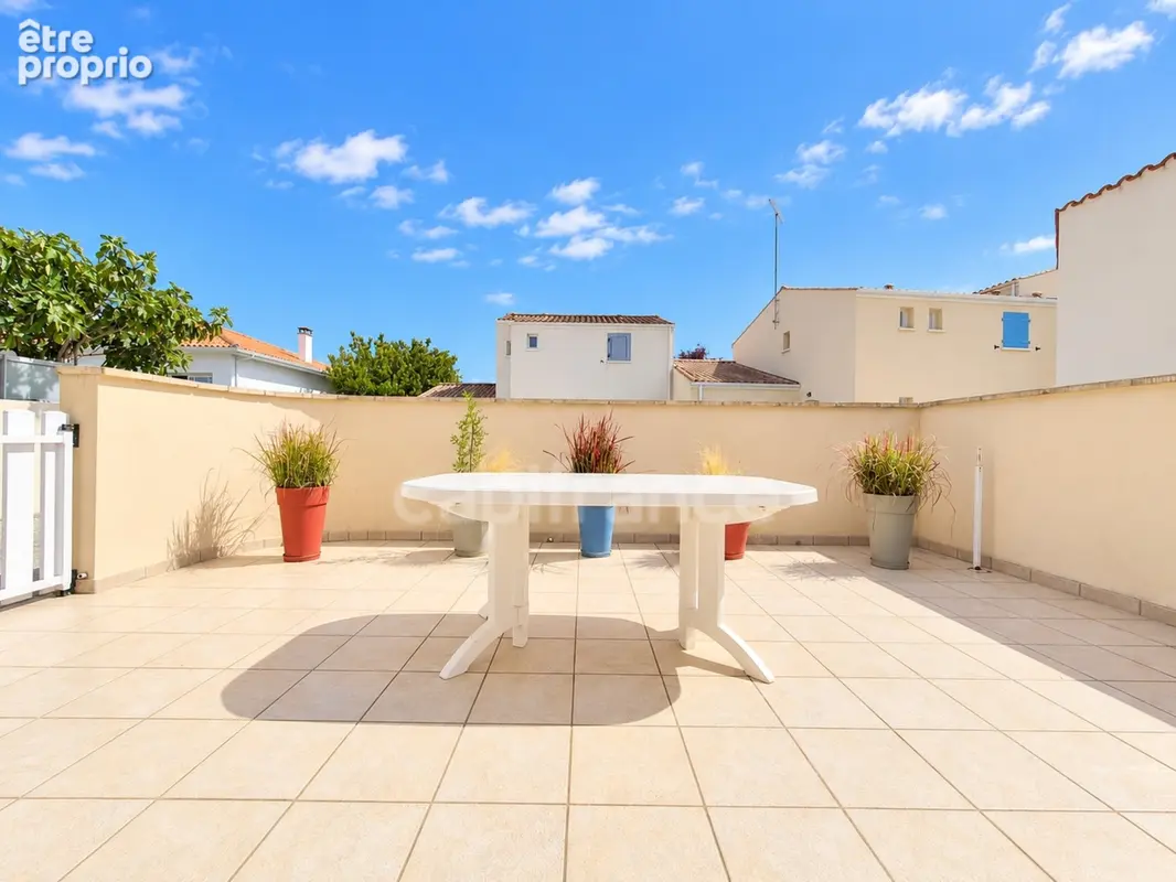 Maison à vendre 4 pièces SAINT GEORGES DE DIDONNE (17) - Terrasses -garage - photo 6