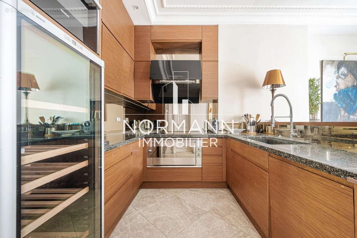 Appartement à PARIS-8E