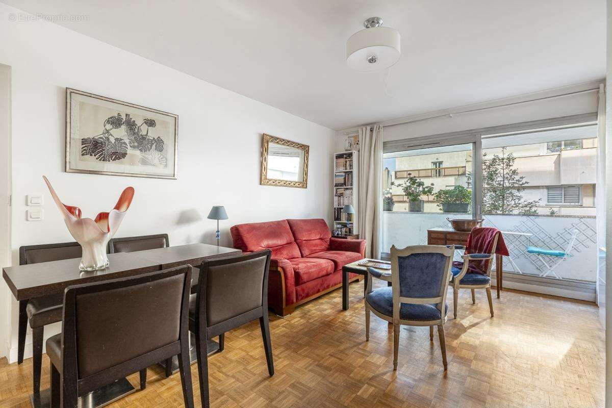 Appartement à PARIS-7E