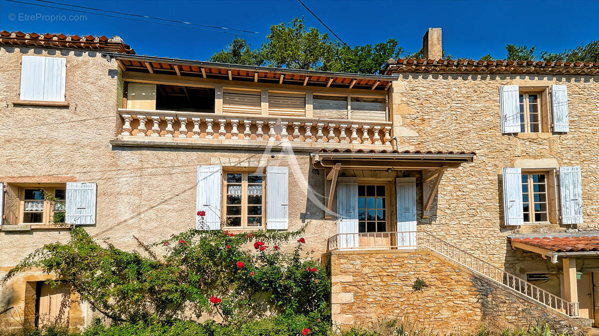 Maison à BLANQUEFORT-SUR-BRIOLANCE