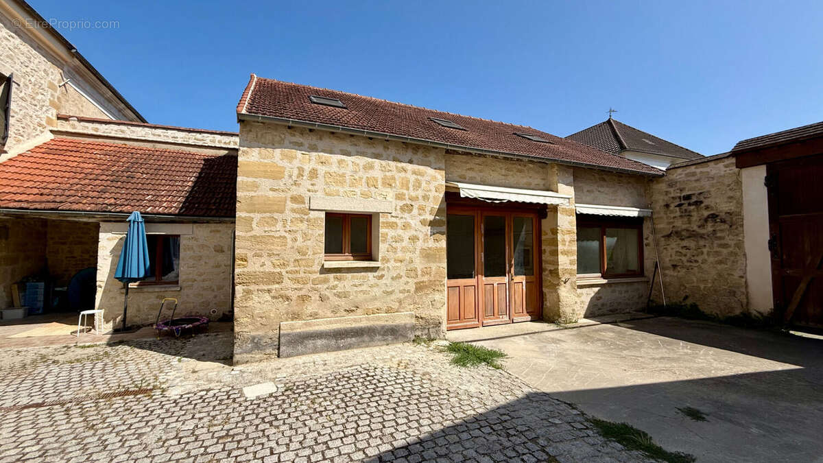 Appartement à réhabilité Vauréal 118 m2 - photo 2