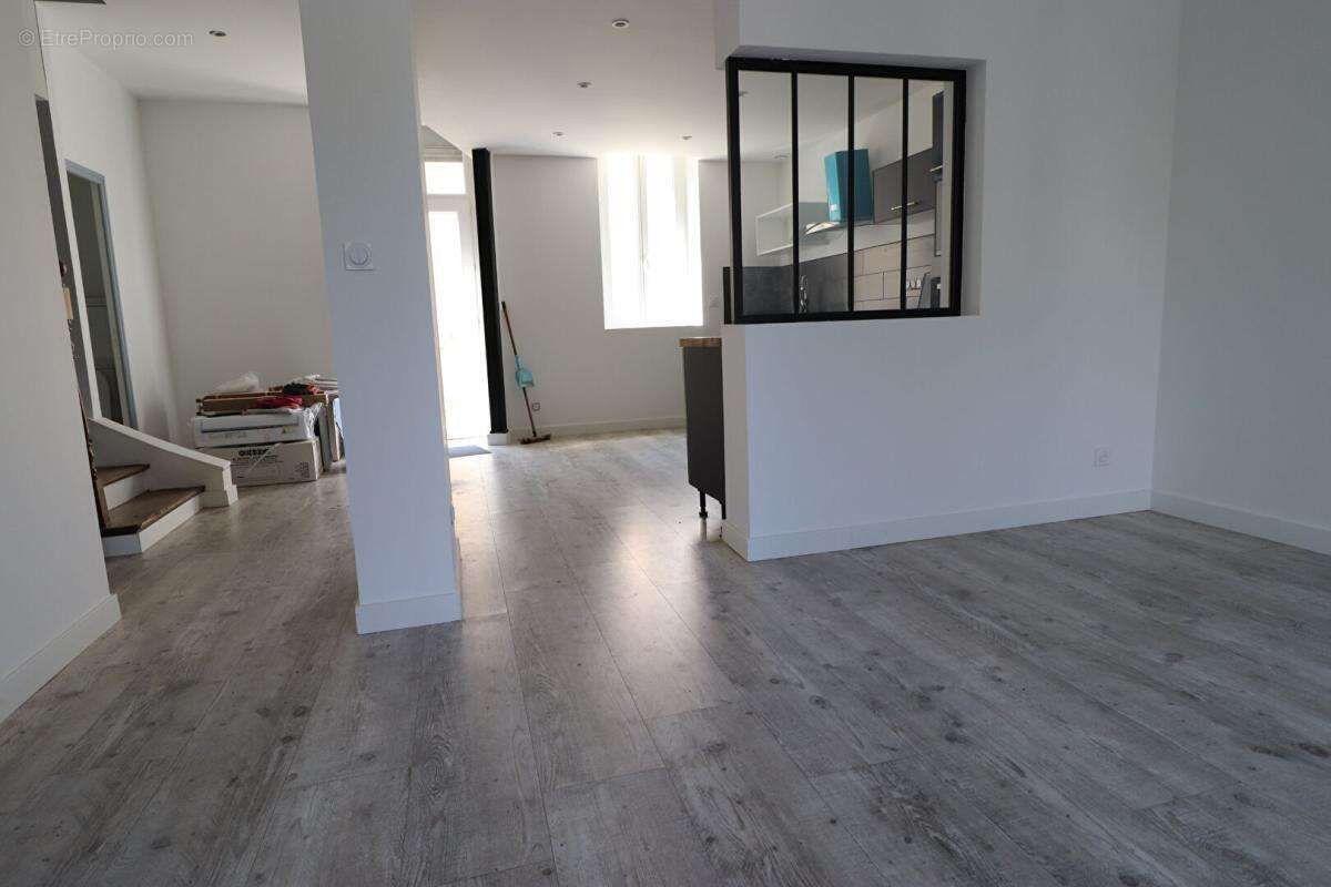 Maison Neris Les Bains 8 pièce(s) 108 m2 - photo 2