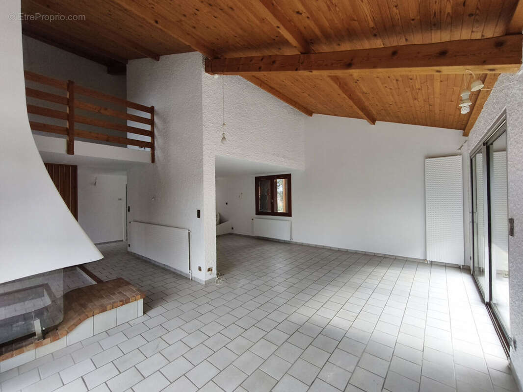 Photo 4 - Maison à LE CHAMBON-FEUGEROLLES