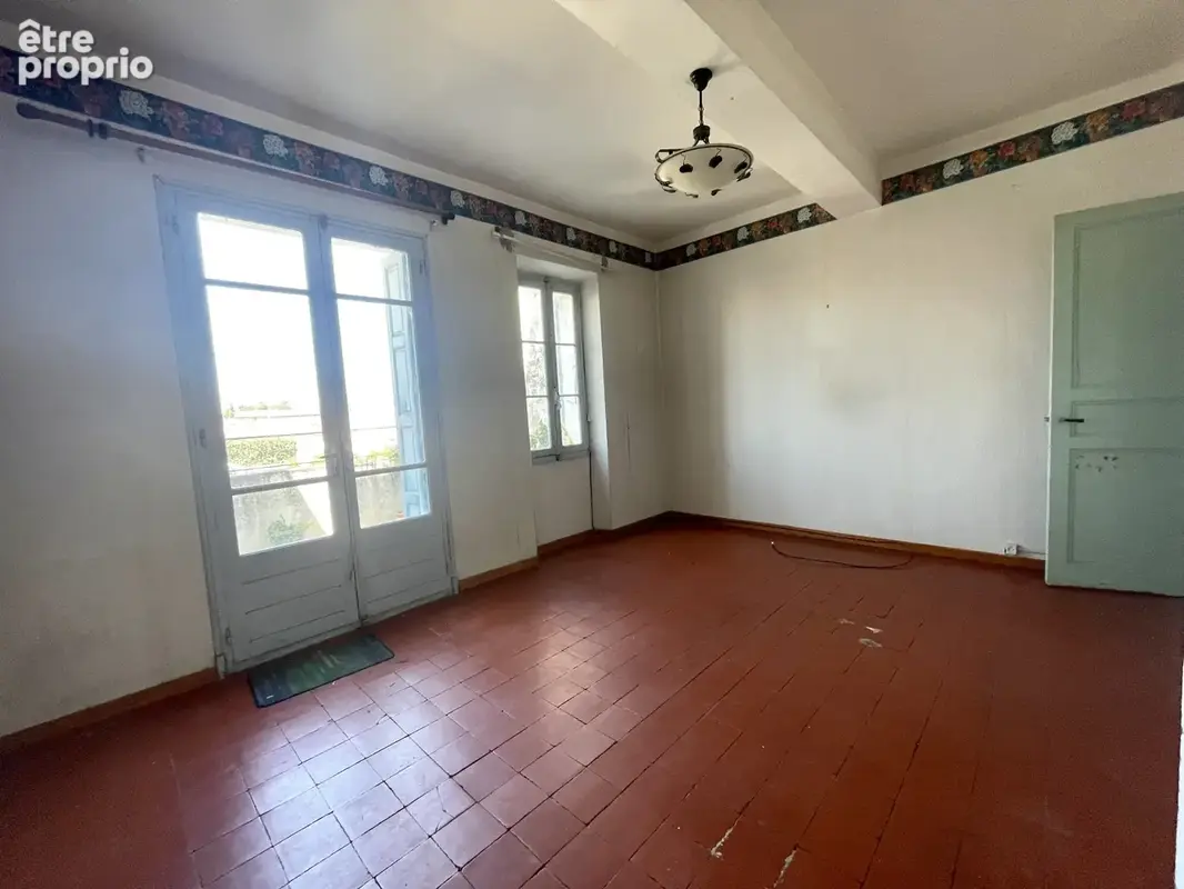 Maison de village avec combles et terrasse en plein centre de Corbère Les Cabanes, 66130. - photo 5