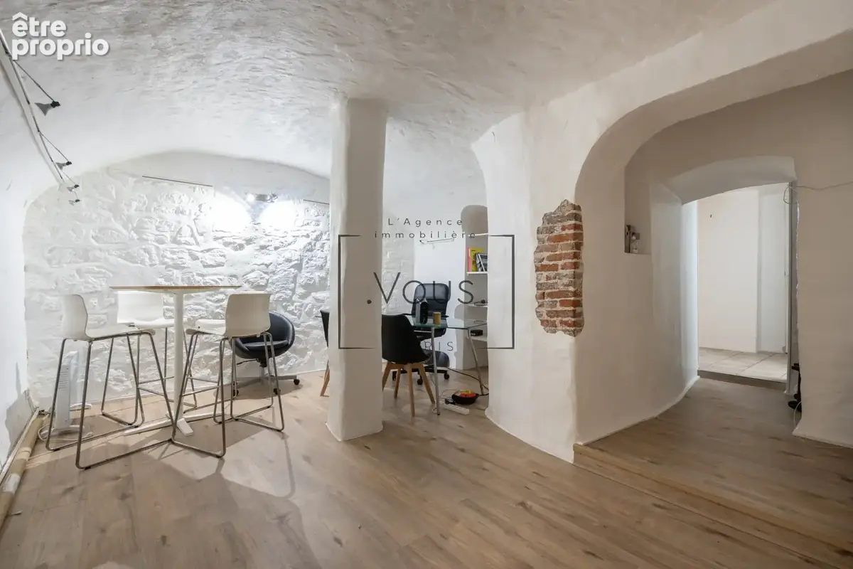 Local commercial avec un esprit loft à deux pas du Canal-Saint-Martin (Paris Xe) - photo 7