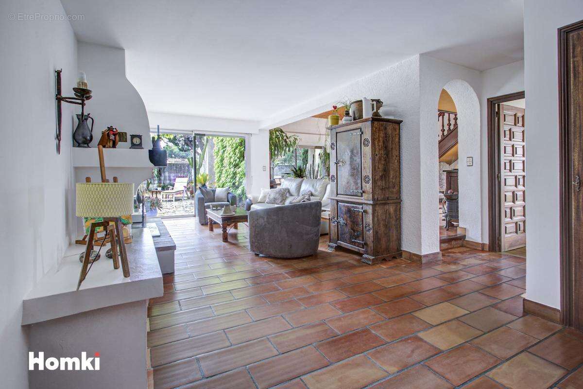 Maison/Villa T7 de 223 m2 avec une indépendance à Saint-Cyprien 66750 - photo 5