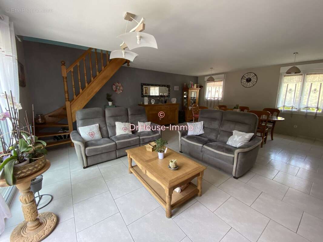 Maison à BEAURAINVILLE