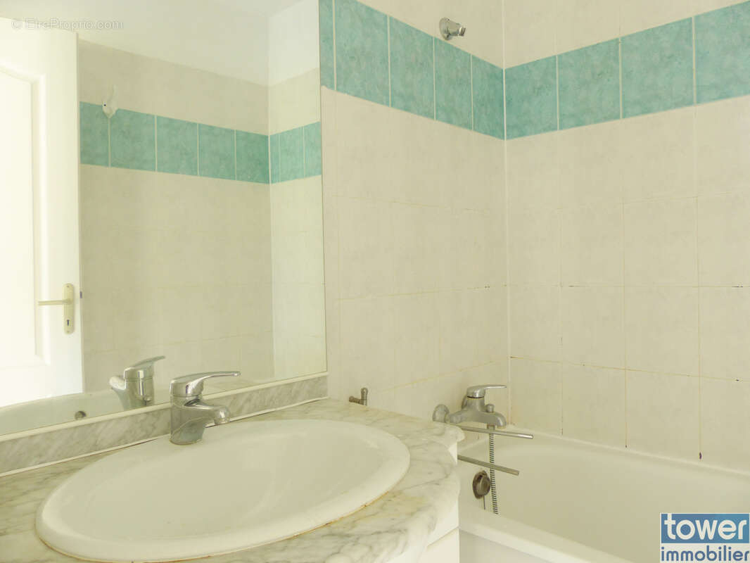 Appartement à LAMALOU-LES-BAINS