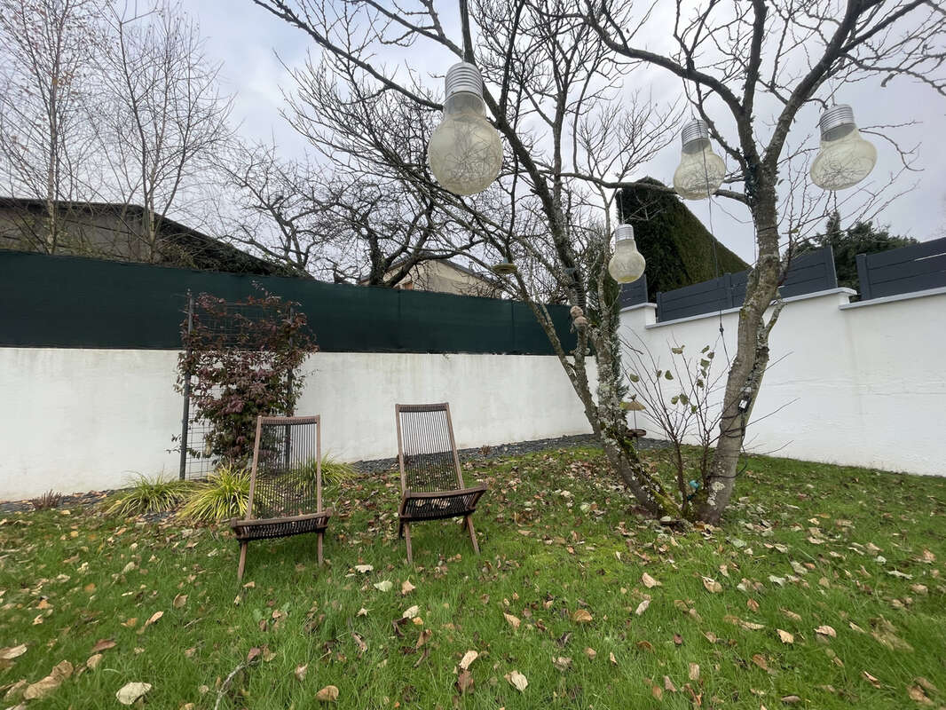 Maison à SAINT-GERMAIN-LESPINASSE