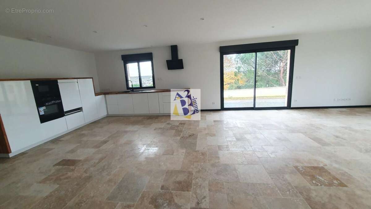 Maison à RUELLE-SUR-TOUVRE