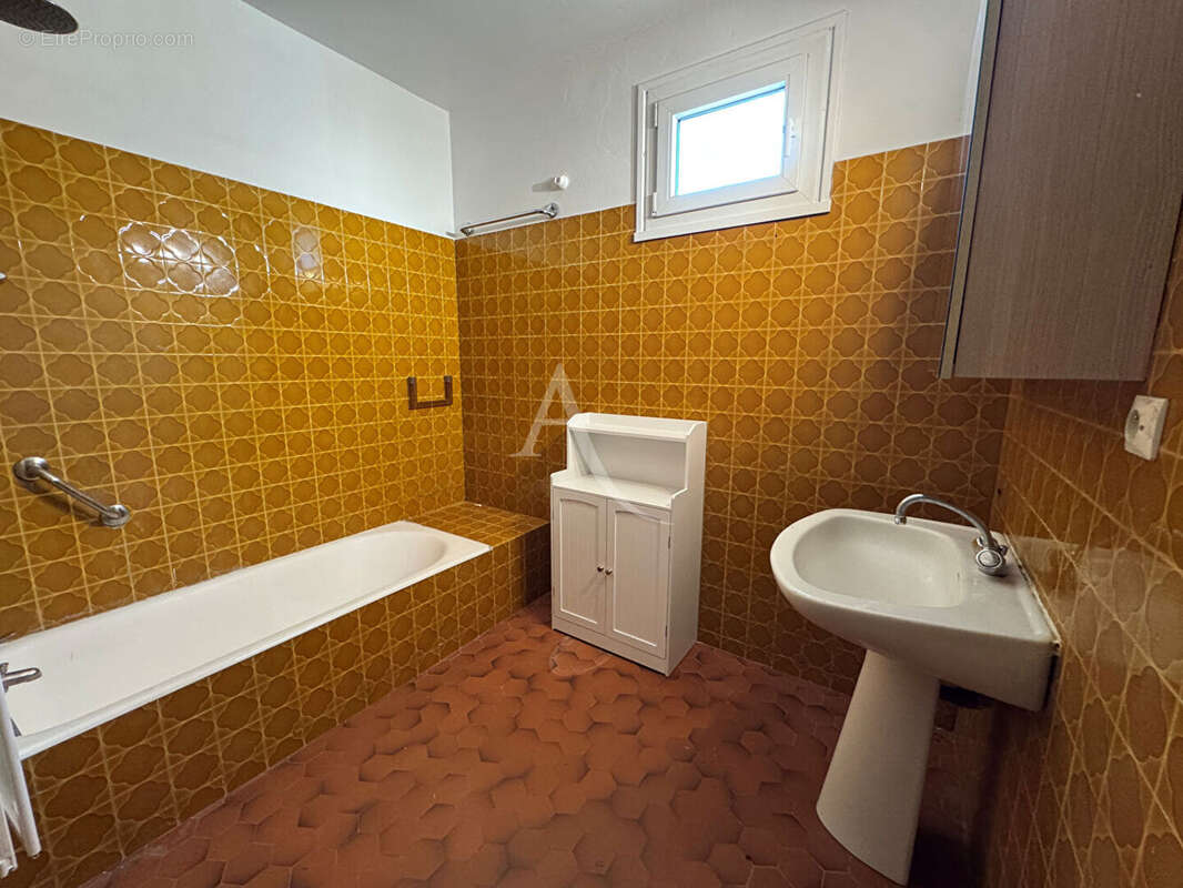 Maison L Isle Jourdain sur presque 3590 m² de terrain - photo 9