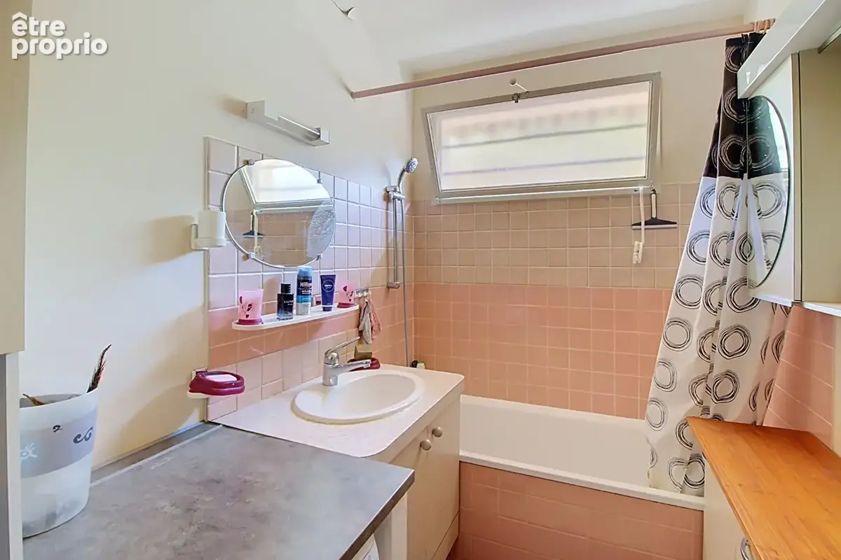 A VENDRE EN EXCLUSIVITÉ !  A SAINT-ANTONIN DU VAR - Maison de plain-pied de 82m² + garage  sur un terrain de 2300 m² - photo 4