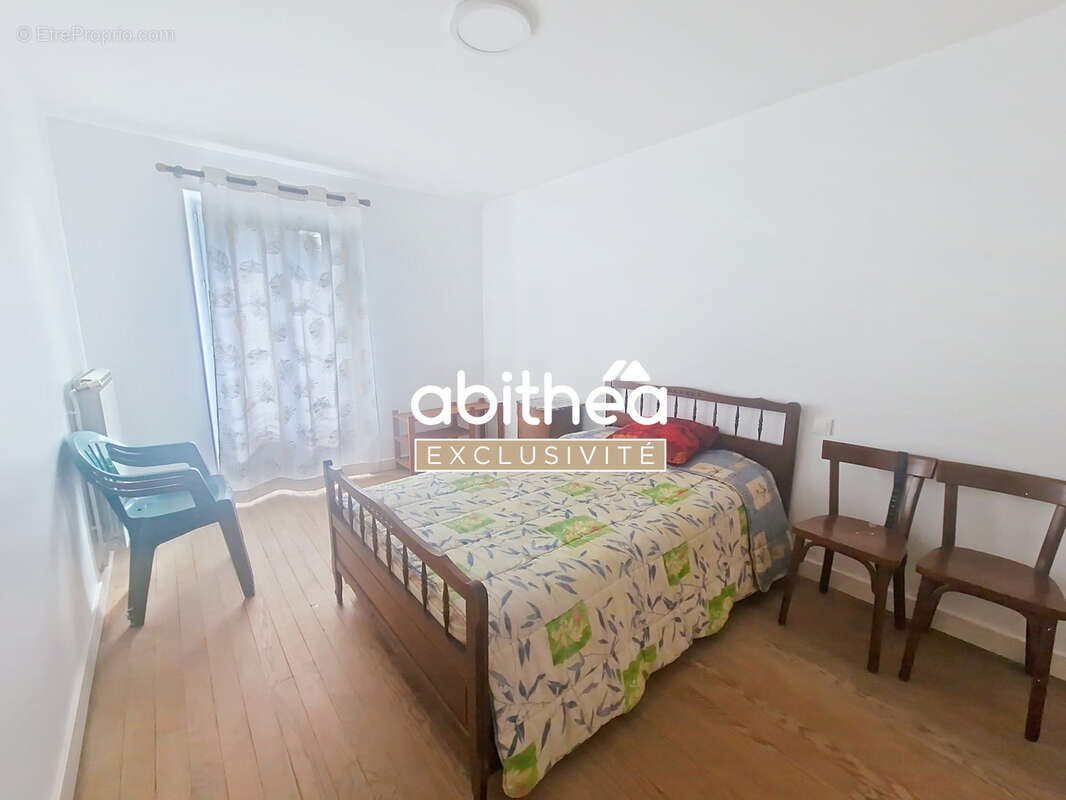 Maison à NIEUL-LE-VIROUIL