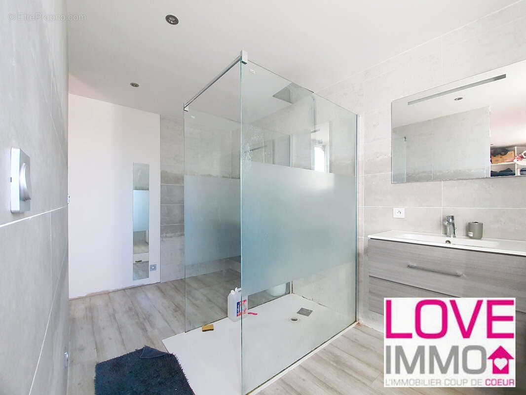 Maison à FAVERGES-DE-LA-TOUR