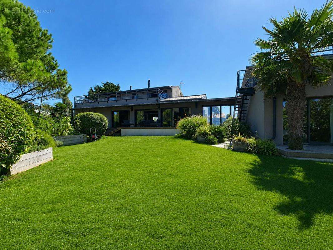 Maison 328 m² à L'houmeau  - photo 17