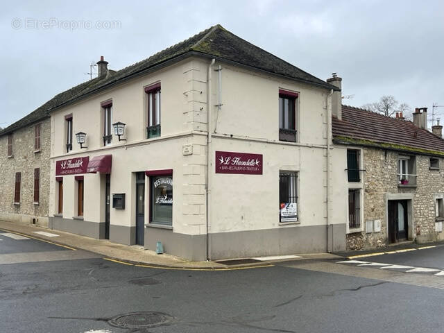 Commerce à VOISENON