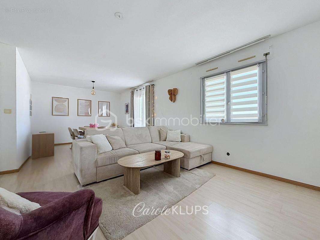 WITTENHEIM – Appartement 3 pièces de 75 m² avec ascenseur, cave et deux balcons - photo 5