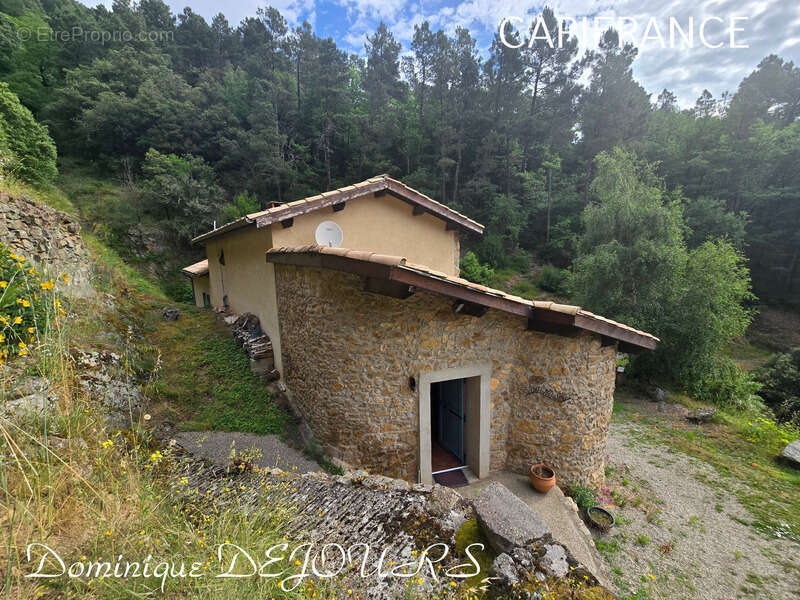 Maison à SAINT-SAUVEUR-DE-MONTAGUT