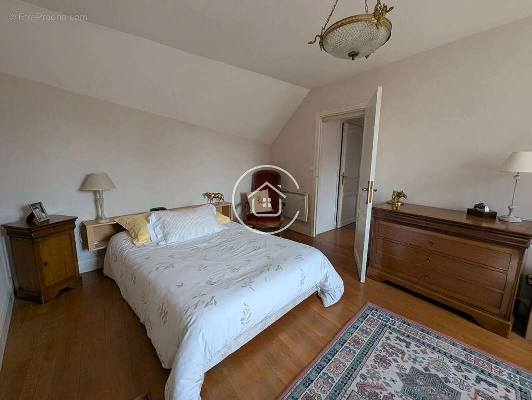 Maison à LA CHAUSSEE-SAINT-VICTOR