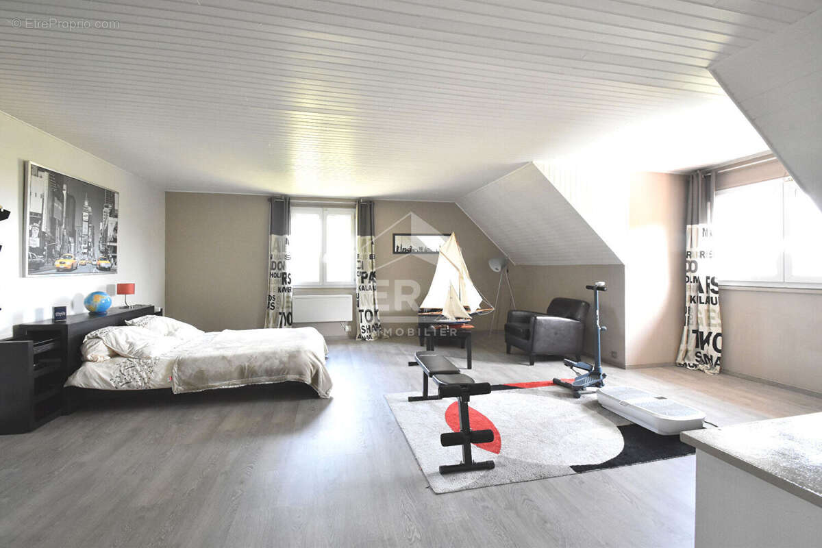 Maison à SAINT-REMY-L'HONORE