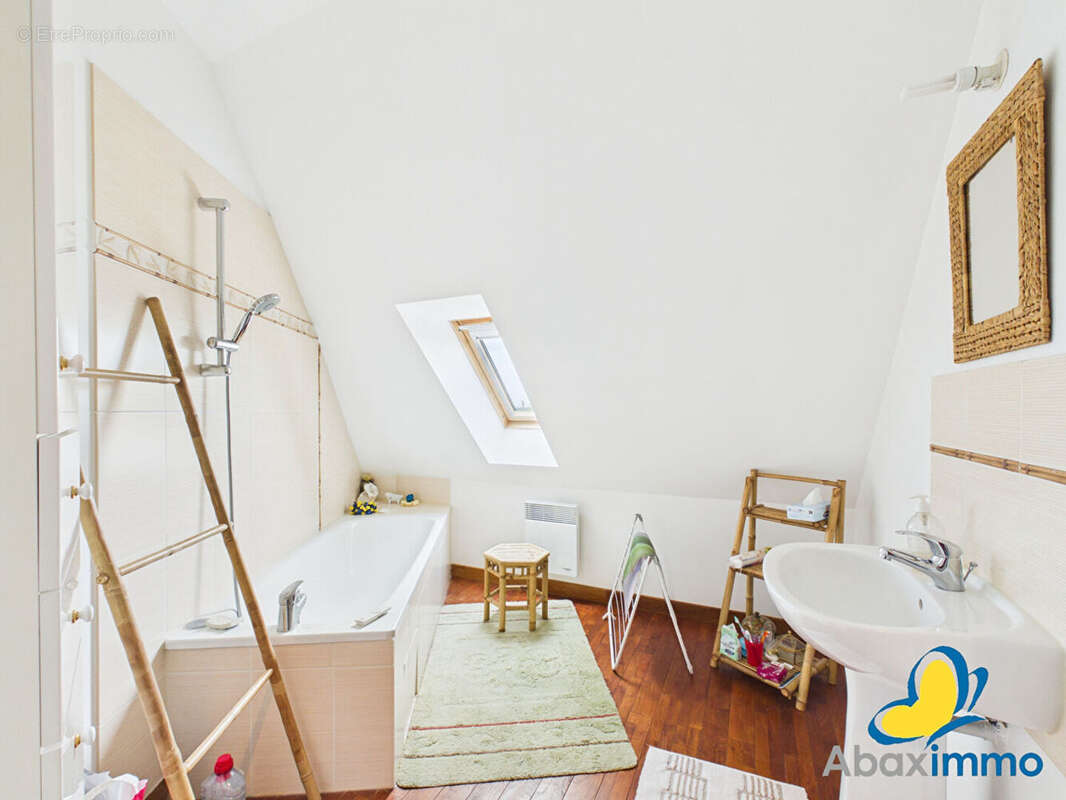 Maison avec possibilité de vie en rez de chaussée à vendre 61200 Argentan. - photo 11