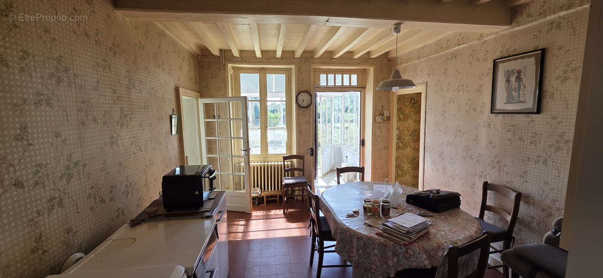 Ancienne ferme avec nombreuses dépendances et plus de 3 000 m2 de terrain - photo 3