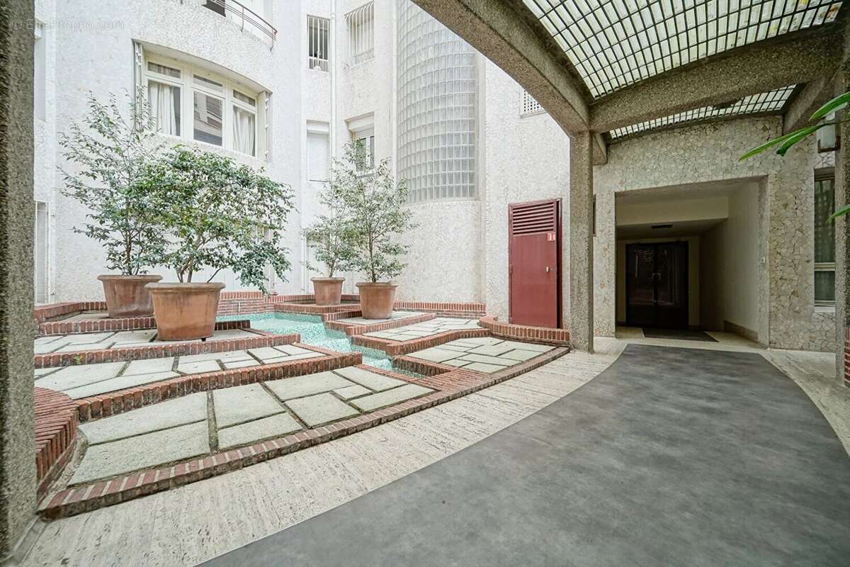 Appartement à PARIS-16E