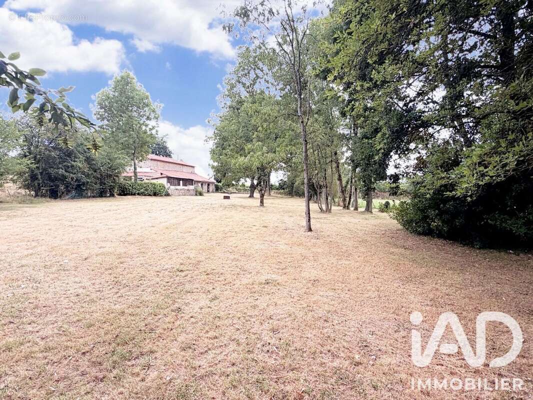 Maison 147 m² à Vernoux-En-Gatine  - photo 2