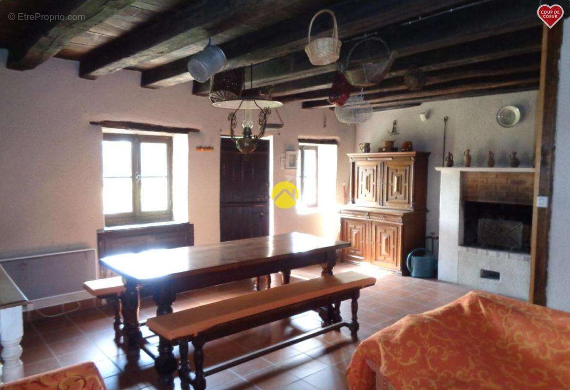 Maison à POUZY-MESANGY