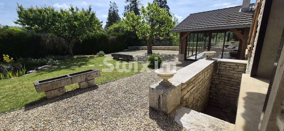 Maison à NOYERS