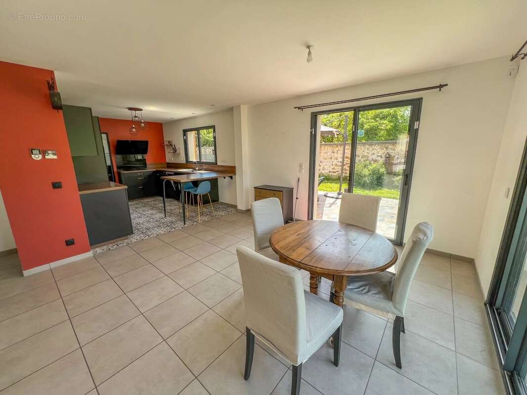 Maison à LE MESNIL-SAINT-DENIS