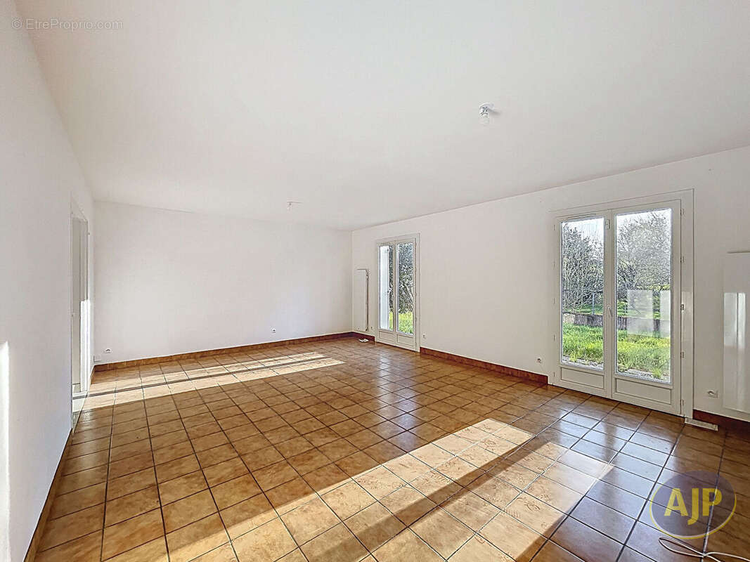 Maison à BOUGUENAIS