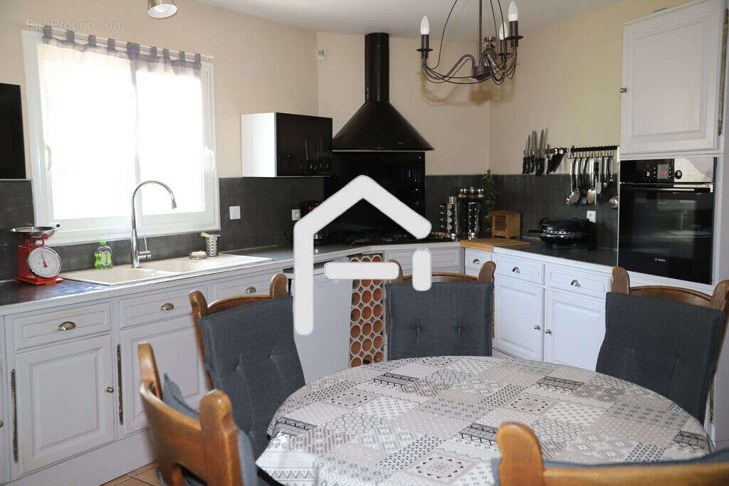 Maison 199 m² à Foix  - photo 8