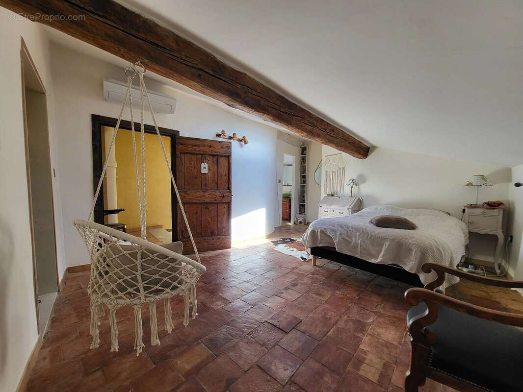 Maison de caractère à fort potentiel pour activité de gîte avec 5 chambres en-suite. - photo 10