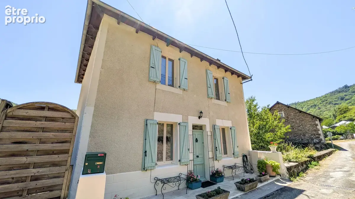 Maison de village rénovée - trois chambres et trois salle d'eau avec jardin et garage - photo 2