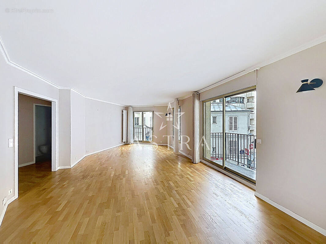 Appartement à PARIS-14E